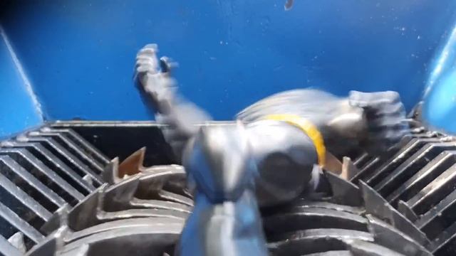 Shredding MOMMY LONG LEGS with Real Shredder! смотреть онлайн