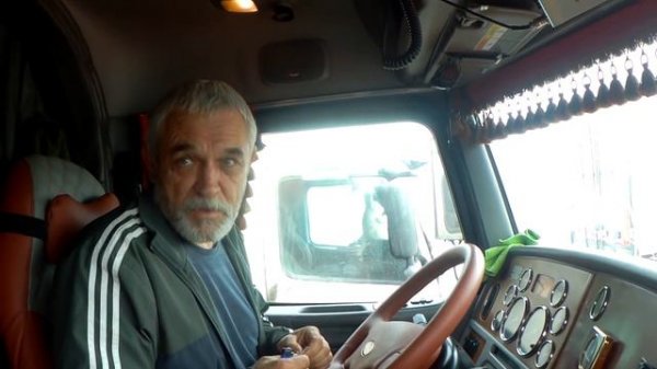 Peterbilt 386 VS Peterbilt 387