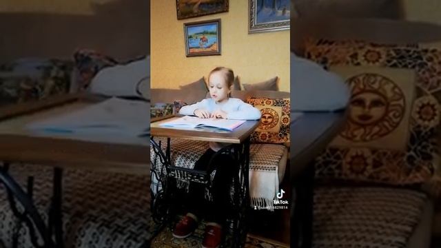 Телефон. Корней Чуковский. Читает Алиса. Ученица 1 класса. смотреть онлайн
