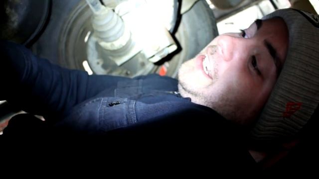 Pulling the Engine | 1973 VW Beetle #2 смотреть онлайн