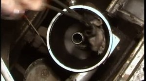 Замена фильтрующего элемента в масляном фильтре 402 двигателя согласно инструкции.