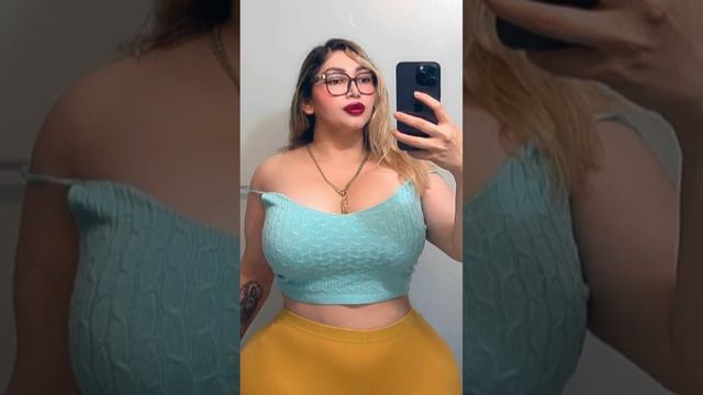 Deisy Garcia | Attractive Latina Plus Size Model | Social Media Influencer | Instagram Model Wiki