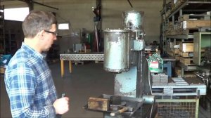 Кузнечный молот в работе. Первая поломка