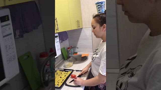 Шашлык из крылышек в домашних условиях😋 смотреть онлайн
