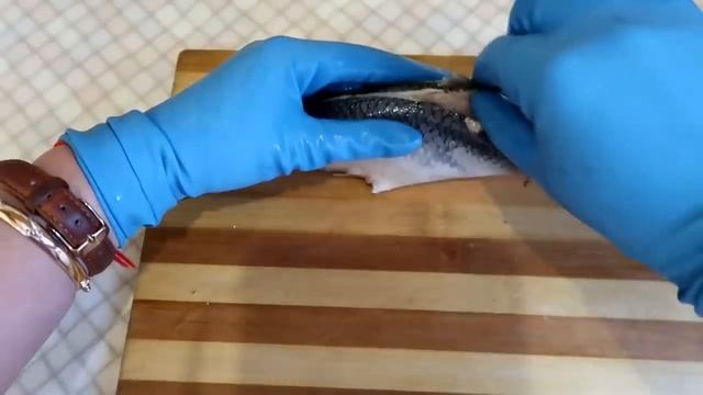 Хитрый трюк как почистить селедку за 10 секунд смотреть онлайн