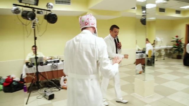 Невероятный поцелуй свидетелей на свадьбе! смотреть онлайн