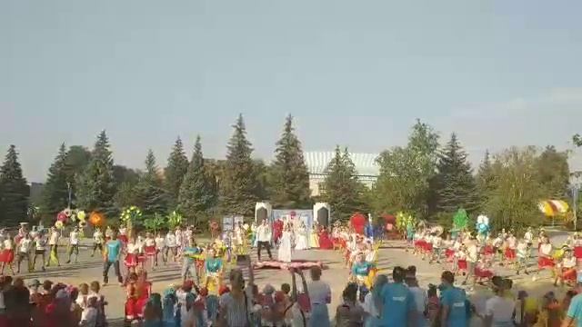 8-9 отряды. Карнавал "Золушка" финальный танец. 3 смена лето 2019 смотреть онлайн