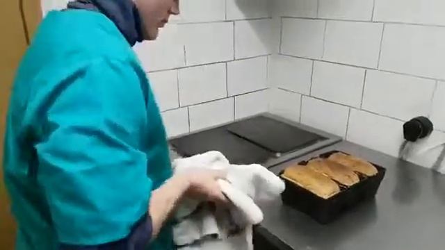 Печем хлеб в нашей печи смотреть онлайн