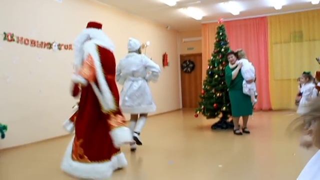 Новогодние представления . Дед Мороз и Снегурочка 1991 смотреть онлайн