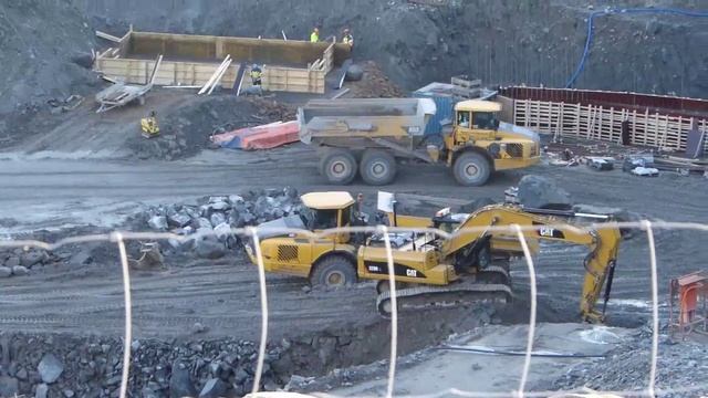 CAT 329DL & Volvo A35Efs & A35D смотреть онлайн