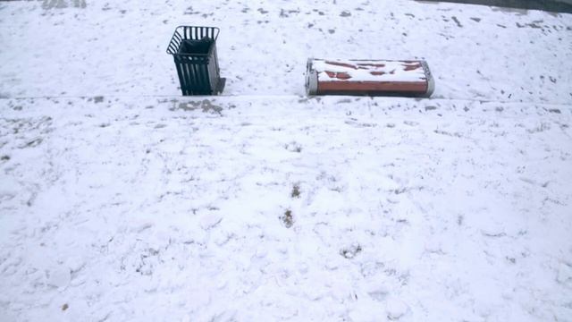 Жизнь в обнимку с урнами. Зачем нам по две мусорки вокруг каждой лавочки. Дизайн-код Екатеринбурга смотреть онлайн