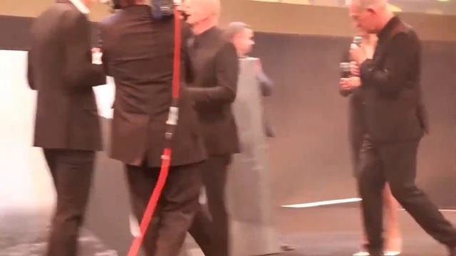 Поздравление от Брюса Уиллиса и Эммы Хеминг Уилисс на 30 летие компании LR смотреть онлайн