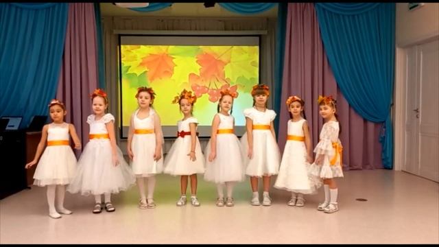 «Музыкальный оливье» №3(49)2022 г: «Осень-золотинка» (Музыка и слова О.Романычевой) смотреть онлайн