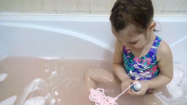 Бурлящий Шар ПОПАЛ В ГЛАЗА!!! Пена как червяки. смотреть онлайн
