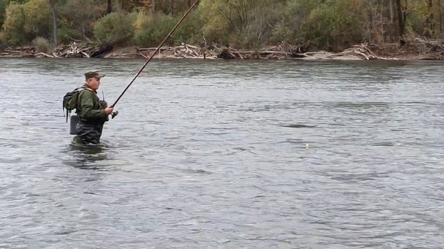 Осенняя рыбалка с семьей на реке Бикин октябрь 2023г. смотреть онлайн