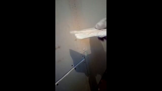 Как правильно заделать гипсокартонные стыки сеткой серпянкой. смотреть онлайн