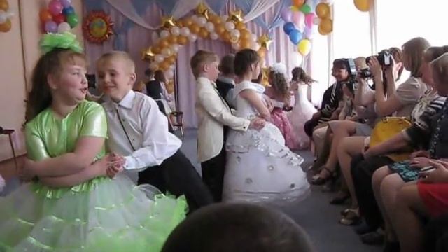 Танцы в детском саду (вальс) смотреть онлайн