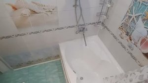 Отделка стен в ванной  пластиковыми панелями. Недорогой ремонт в ванной своими руками!.