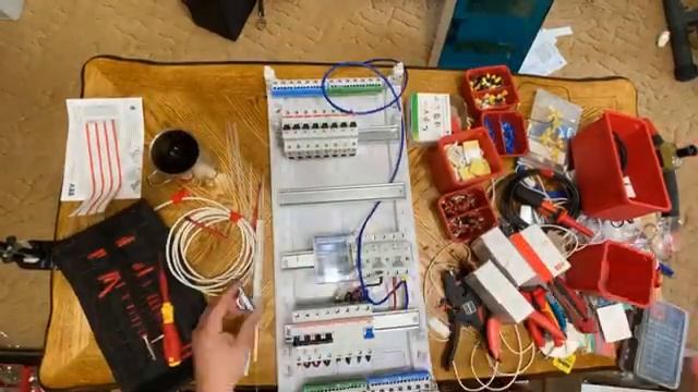 Сборка 2х щитов таймлапс. смотреть онлайн