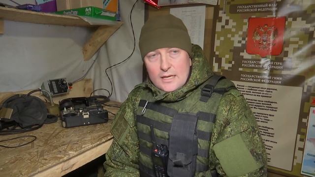 Расчеты гаубиц Д-30 артиллерийского подразделения на Купянском направлении в ночное время смотреть онлайн