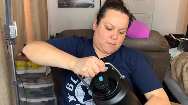The Coldest Water, Their Biggest Water Jug! | One Gallon Growler | смотреть онлайн