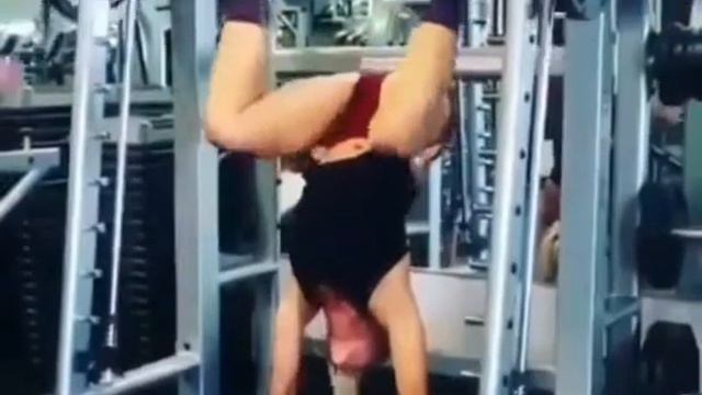 sonyaandreeva008 EcTb y MeHA oAHa 3HaKoMas, KOTopas OueHMT 3To ynpakHeM... more смотреть онлайн