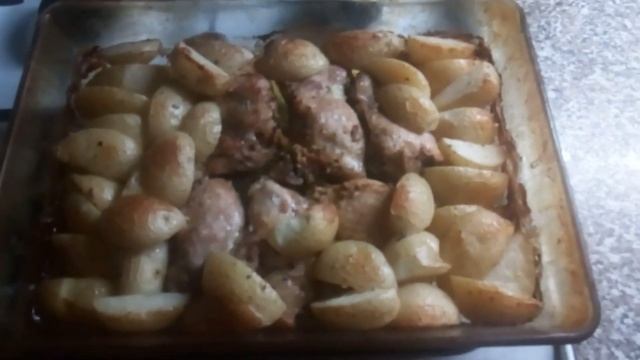Куриные бёдра с картофелем смотреть онлайн