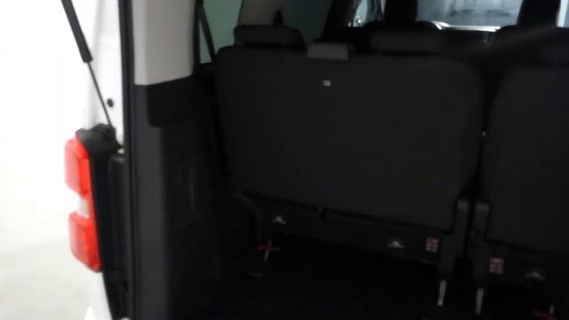 Peugeot Traveller Business Vip BlueHDi 145 6V MAN Standard смотреть онлайн