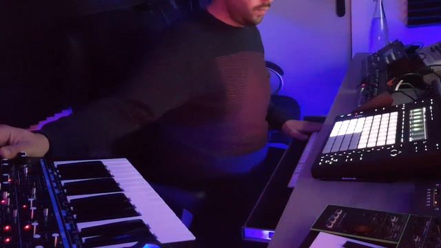 Studio jam improvisation Roland SE-02 + Bass Station II смотреть онлайн