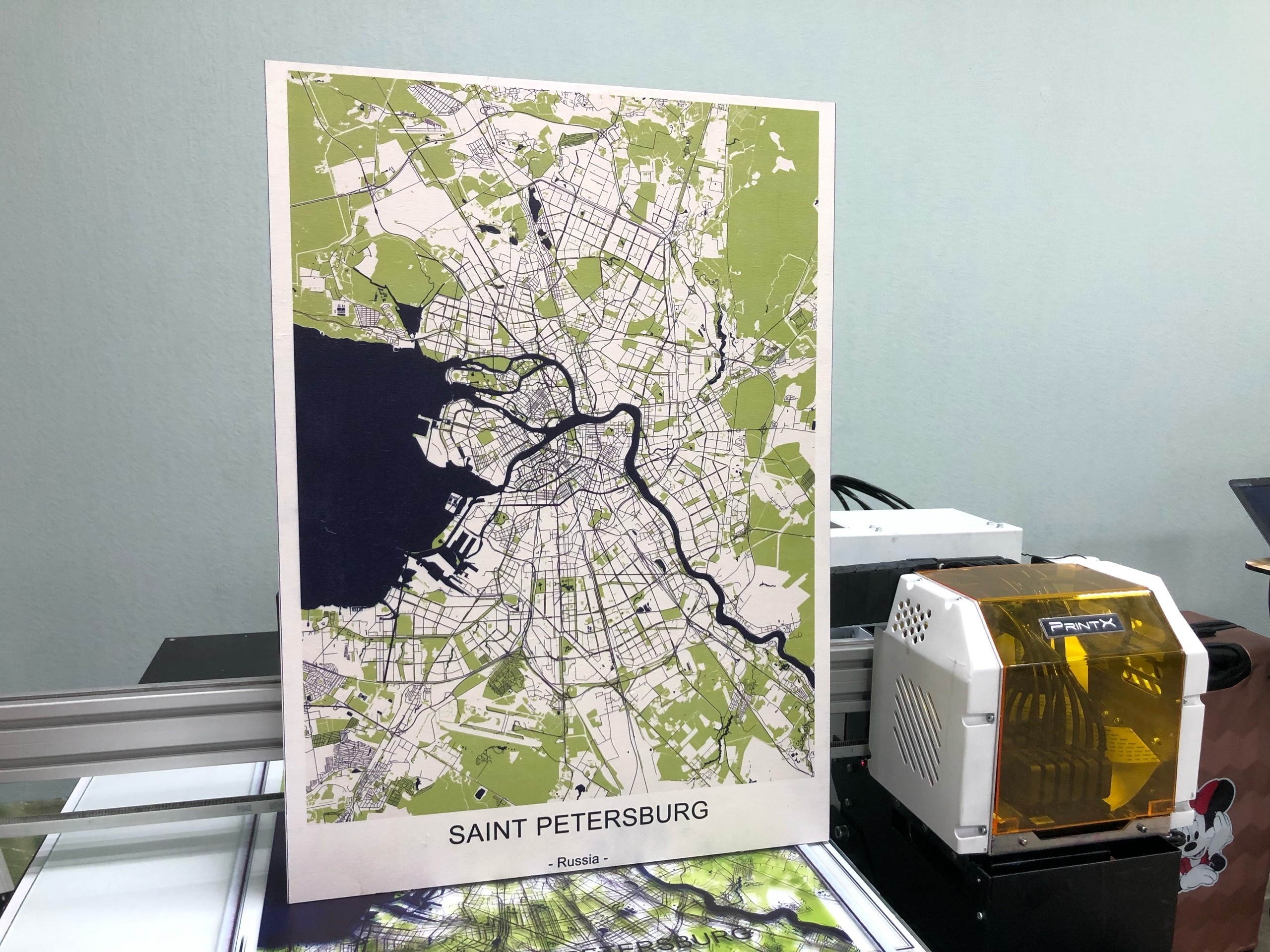 Печать большой карты на фанере на УФ принтере смотреть онлайн