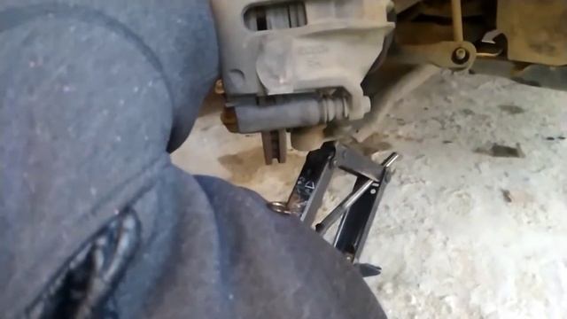 Changement Amortisseur Avant Peugeot 2008 PARTIE 1 смотреть онлайн