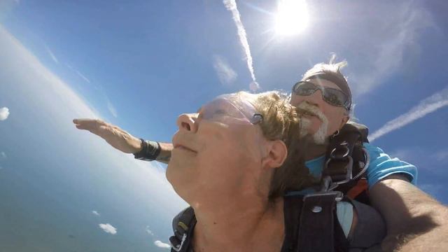Laura skydive amelia island смотреть онлайн