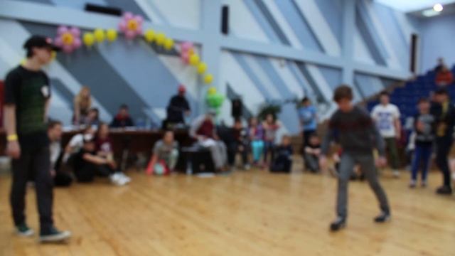 1/2 Best bboy / 13-16 лет / Профи / Erbium VS ? VS Капканов Вова смотреть онлайн