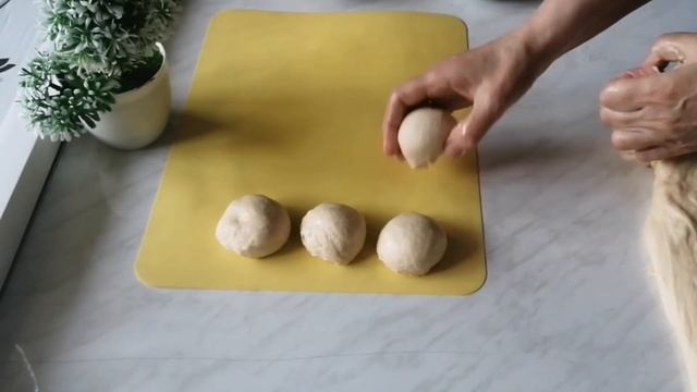 Булочки с яблочным джемом.