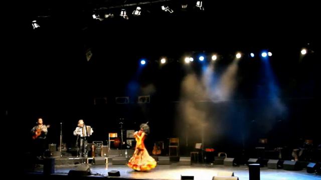 Dancing Violinist Esmeralda - Moldavian Hora & Sinti Csárdás смотреть онлайн