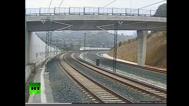 Крушение пассажирского поезда в Испании смотреть онлайн