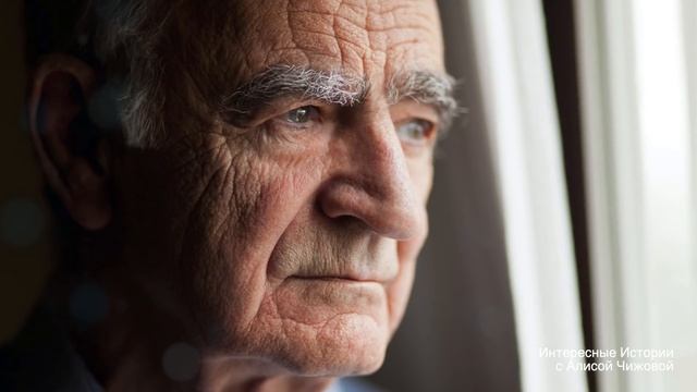 Женщина увидела на паперти у церкви старика, который показался ей знакомым. Заметив её, он начал смотреть онлайн