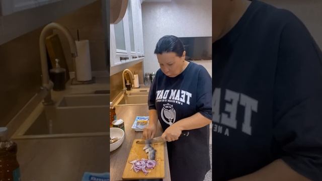 Салат из сельди и зелёного горошка. смотреть онлайн