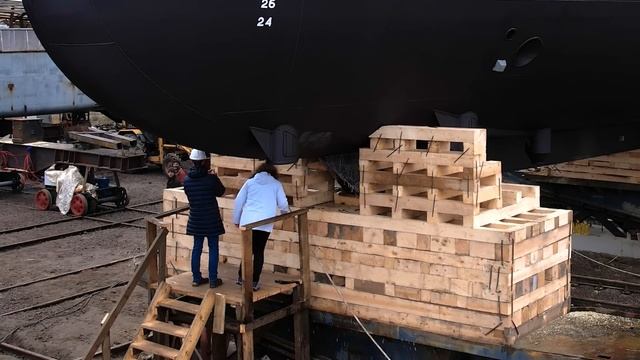 Спуск траулера «Солигорск» – единственный в России спуск поперечным падением смотреть онлайн