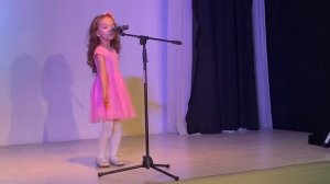 Алина поёт на 8 марта.Мамочка милая, мама моя, как хорошо что ты есть у меня! #мама #детипоют