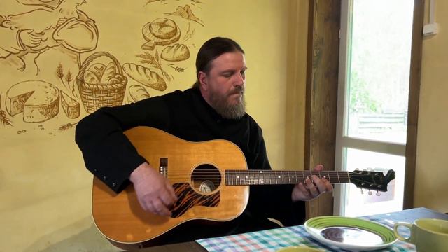«И гаснут лампады, и ладан не пахнет», блюз исполняет Отец Максим из села Ёлнать смотреть онлайн