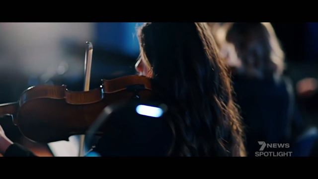 7NEWS Spotlight Symphony Orchestra - The Winner Takes It All (ABBA cover) смотреть онлайн