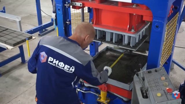 Механизированный вибропресс Рифей Вектор: процесс работы на вибропрессе смотреть онлайн