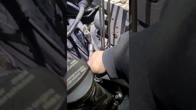 98 Mercedes E320 spark Plug replacement смотреть онлайн