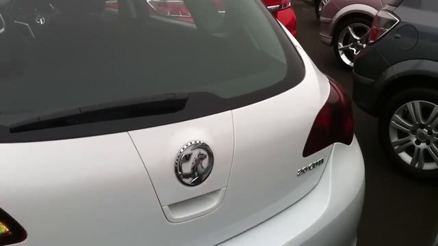 VAUXHALL NEW ASTRA 2.0 CDTI 160PS SRI 5DR INC AIR CON AND  OLYMPIC WHITE