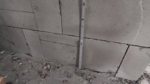 Разметка высот ступеней бетонной лестницы.