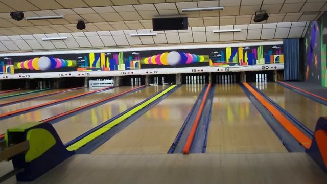 Candlepin Bowling - Double Strike смотреть онлайн