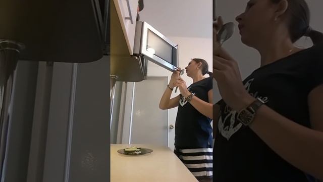 Яйцо пашот в микроволновке смотреть онлайн