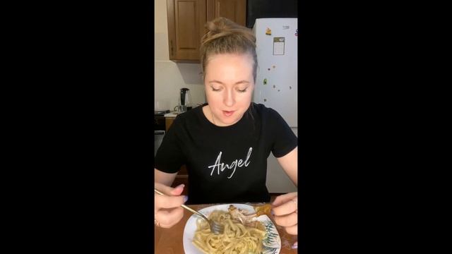 МУКБАНГ/СПАГЕТТИ С КУРИНОЙ КУЛЬТЯПКОЙ?ТЕПЕРЬ СО ЗВУКОМ ?♀️