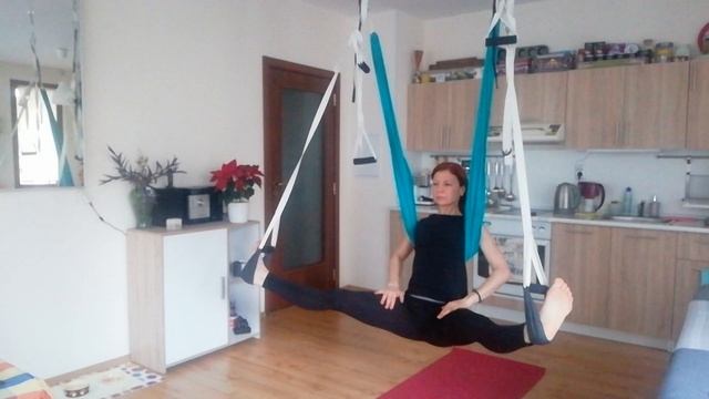 Как да използваме дръжките на люлката за Въздушна йога ?️ #Aerialyoga #Въздушнайога #YogaLovers смотреть онлайн